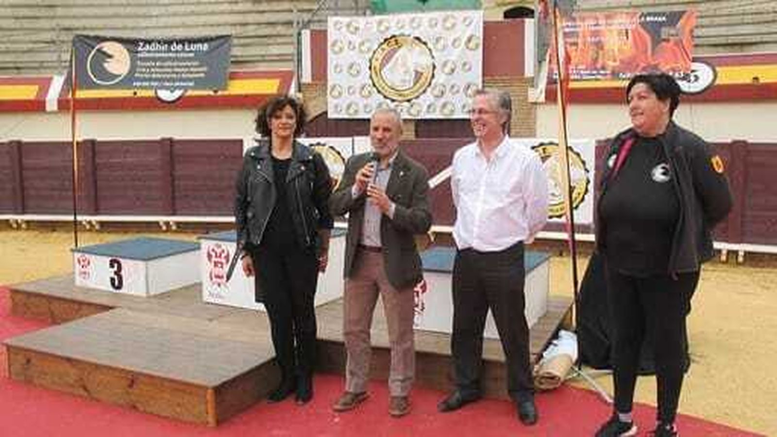 El alcalde de vera asistió a la inauguración de la feria.