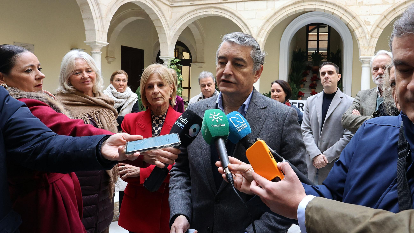 El consejero Sanz acude a la vacunación contra la gripe en Jerez