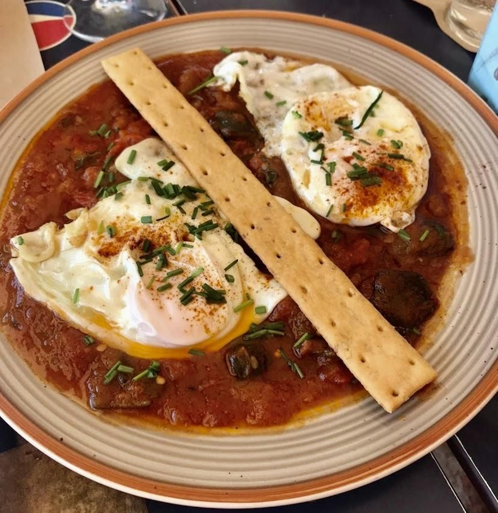Pisto con huevos fritos