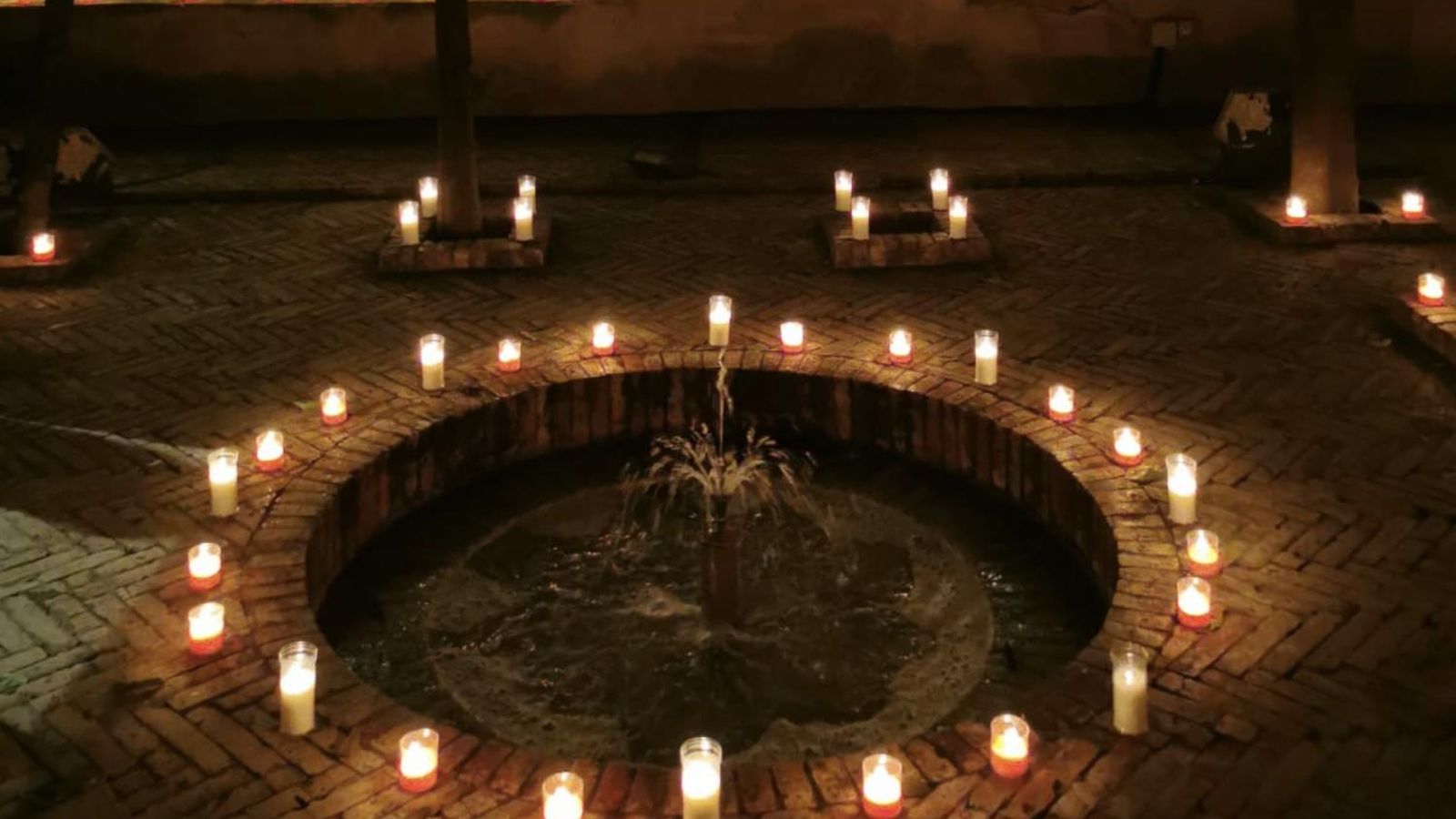 Patios de El Puerto a la luz de las mariposas