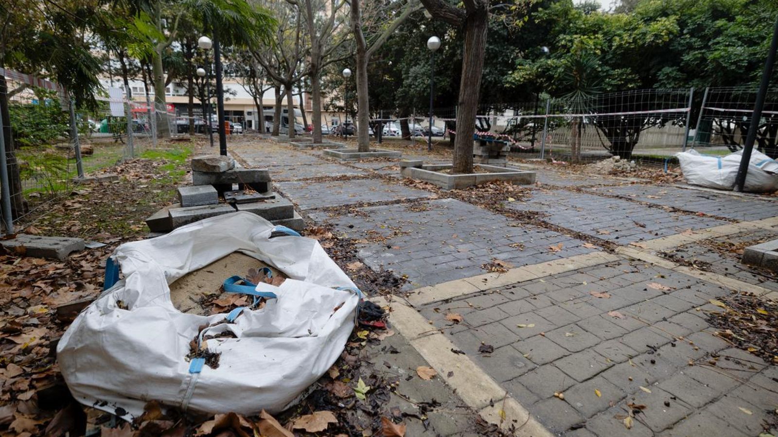 Otra imagen del trramo de Asdrúbal en el que están paralizadas las obras.