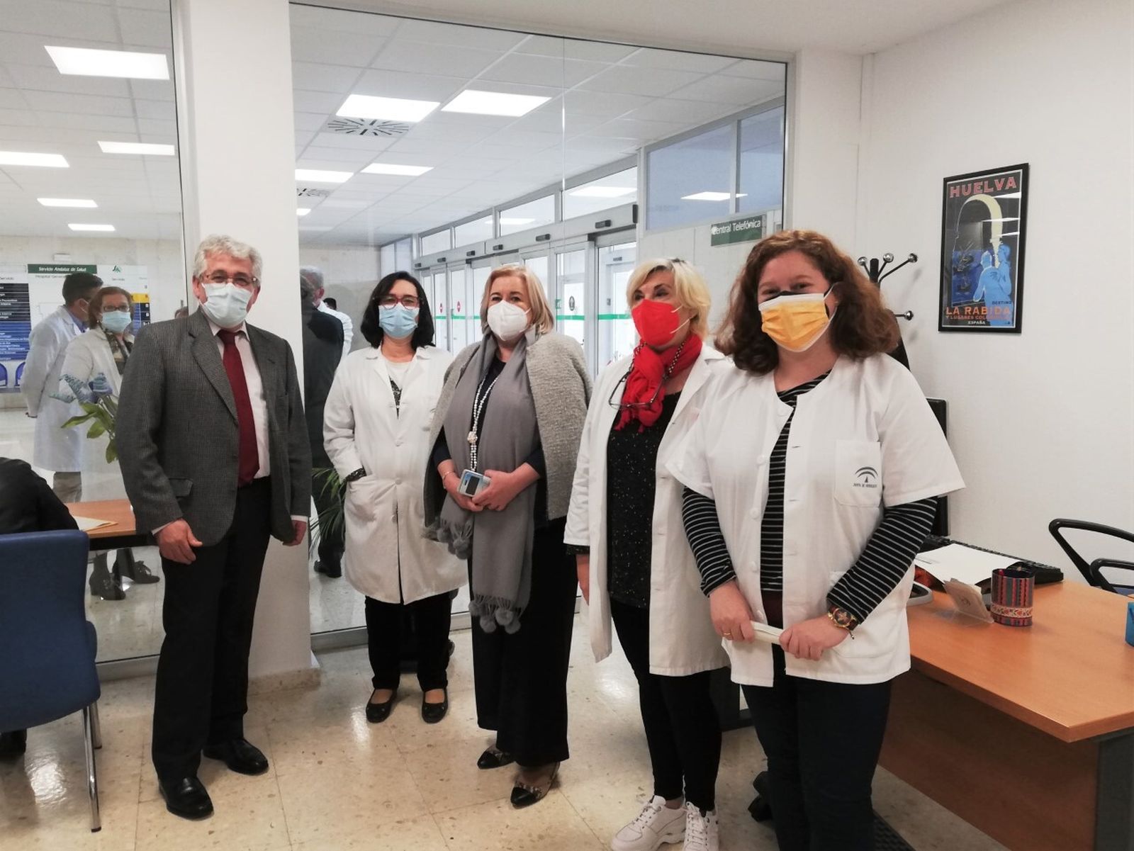 Visita de Manuela Caro al nuevo área de atención del Infanta Elena.