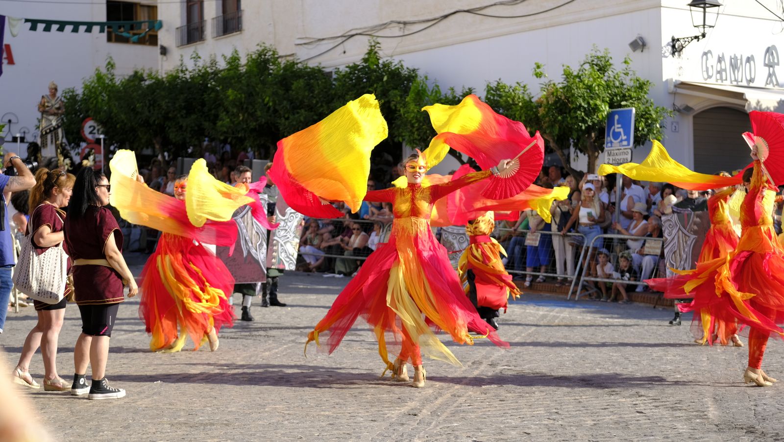 El espectacular desfile de Moros y Cristianos de Mojácar, en imágenes