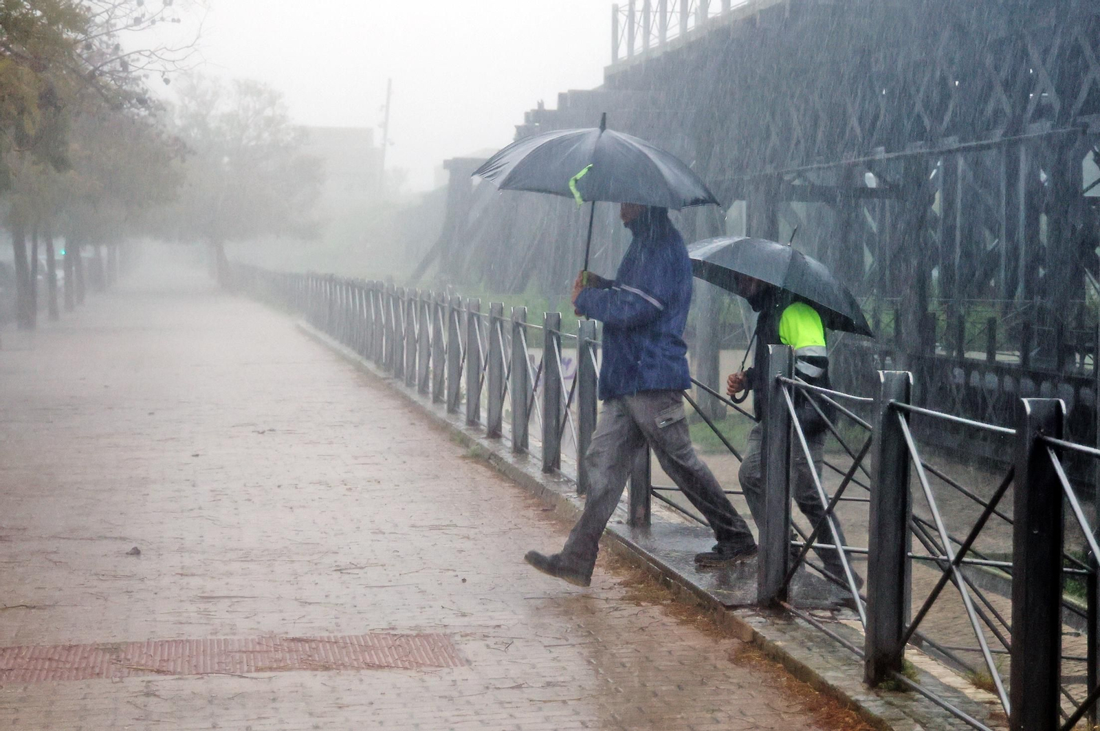 Imágenes del viernes 4 de abril en Huelva