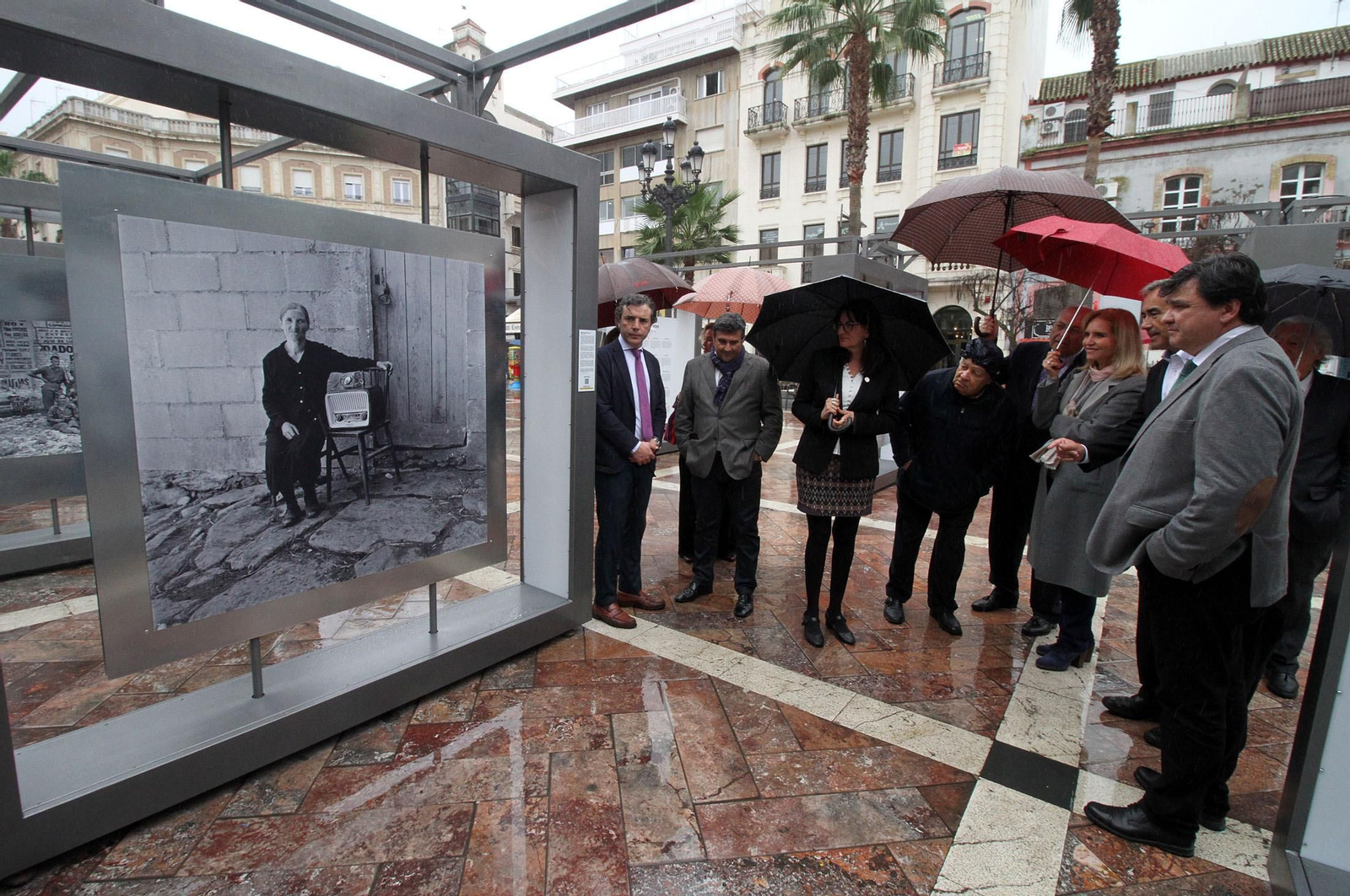 Latitudes, inauguración de la exposición colectiva en la Plaza de Las Monjas en imágenes