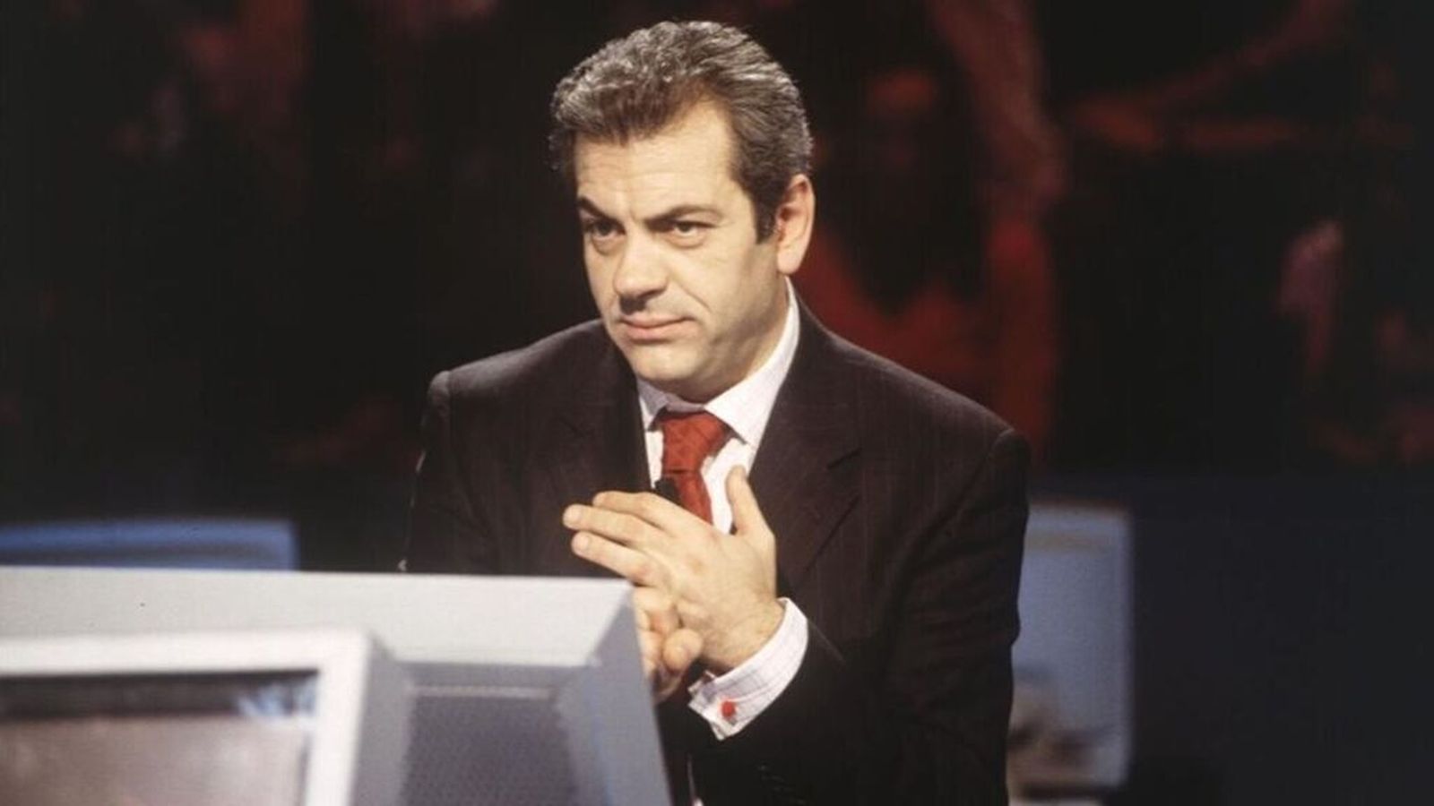 Carlos Sobera, con el gesto de la ceja levantada que le hizo popular en '¿Quién quiere ser millonario?'