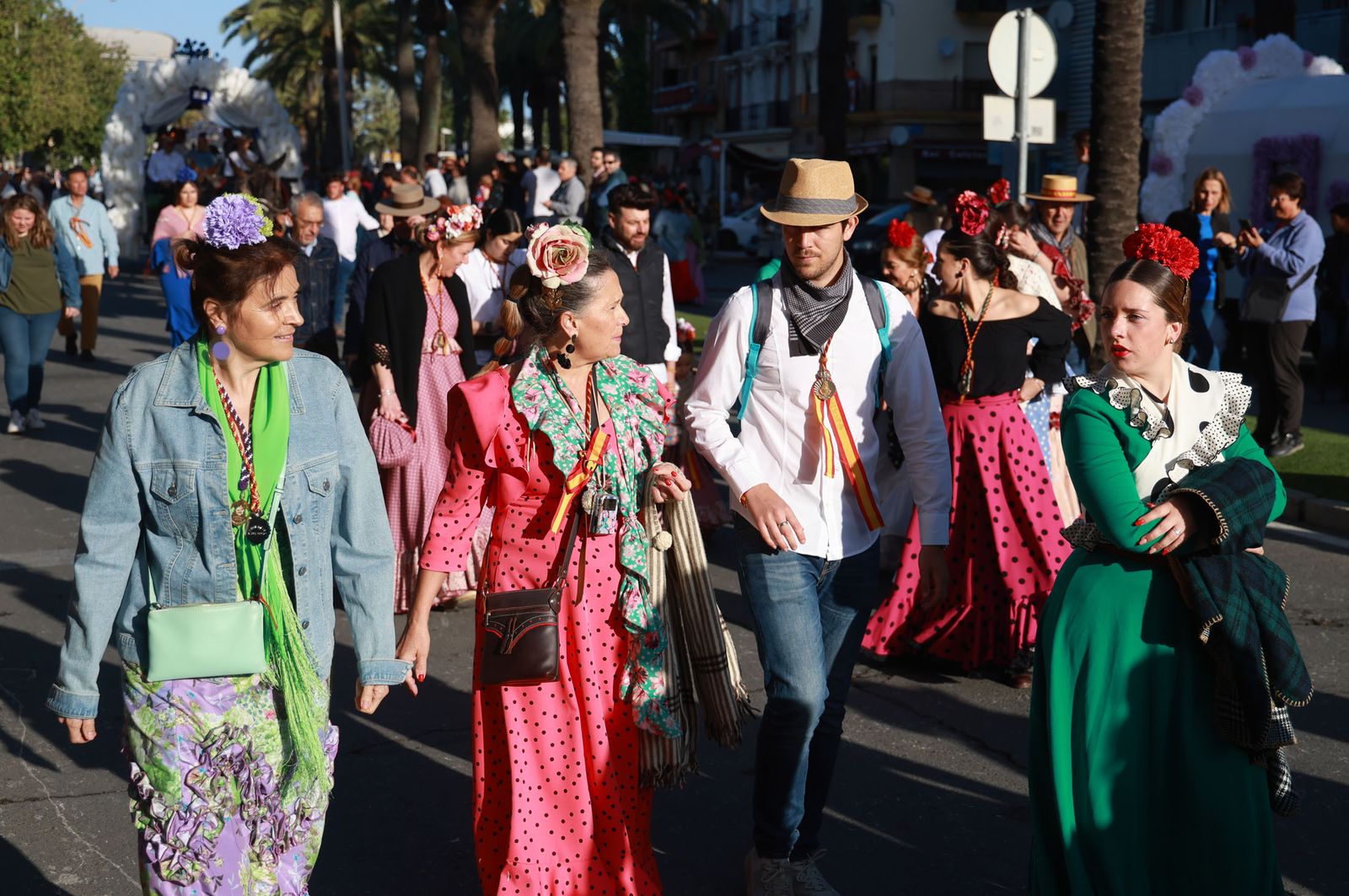 Las mejores imágenes de los peregrinos en la salida de Emigrantes