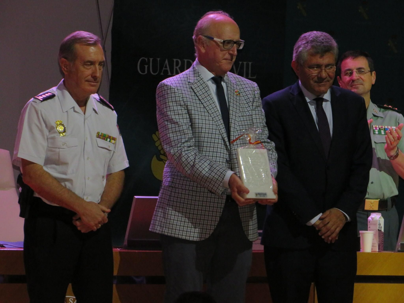 Policía y Guardia Civil premian a la seguridad privada en la UAL.