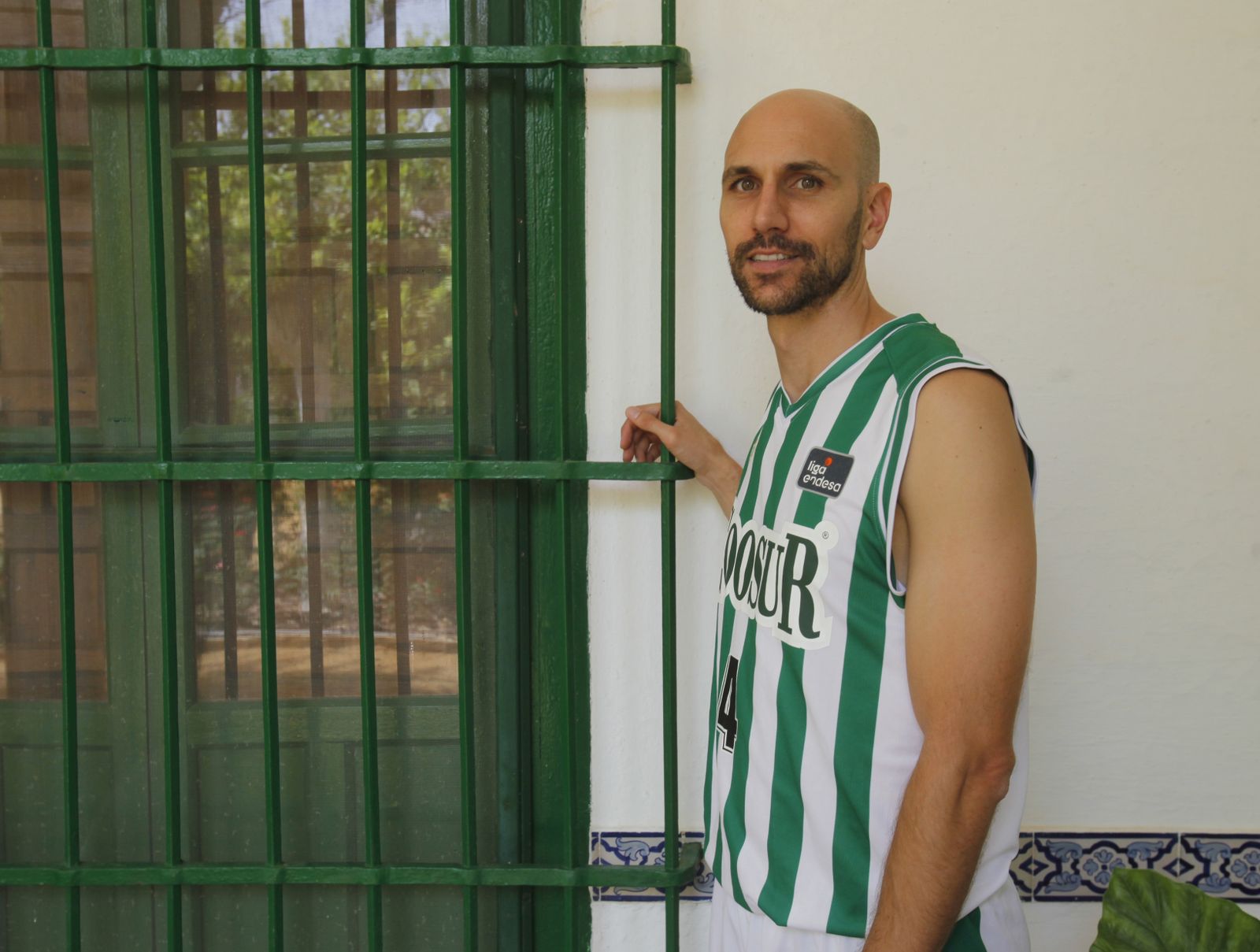 Albert Oliver, en uno de los actos de la plantilla del Betis con su patrocinador principal, Coosur.