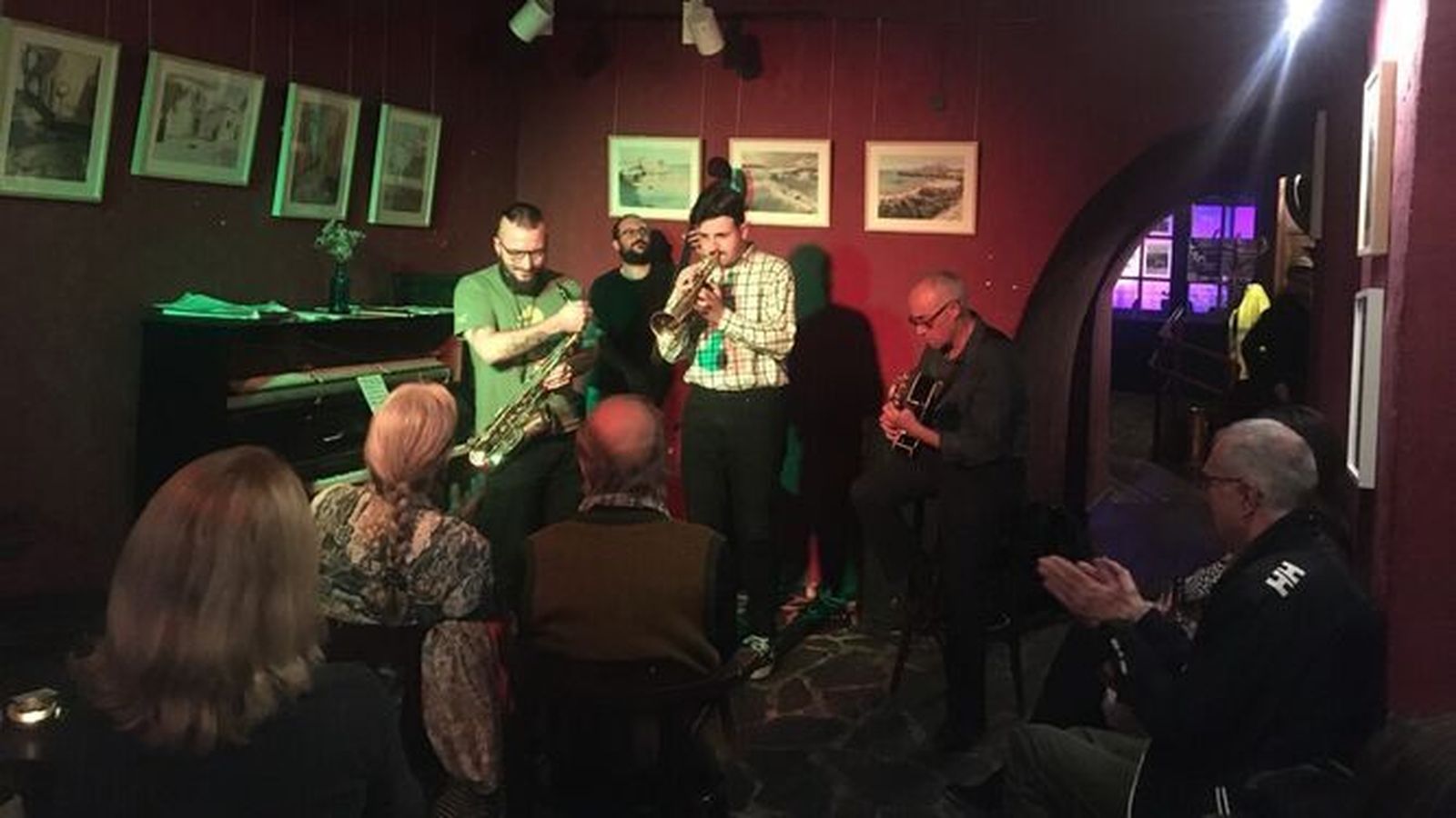 El trompetista Pablo Castillo, durante la actuación en el pub Stardust.