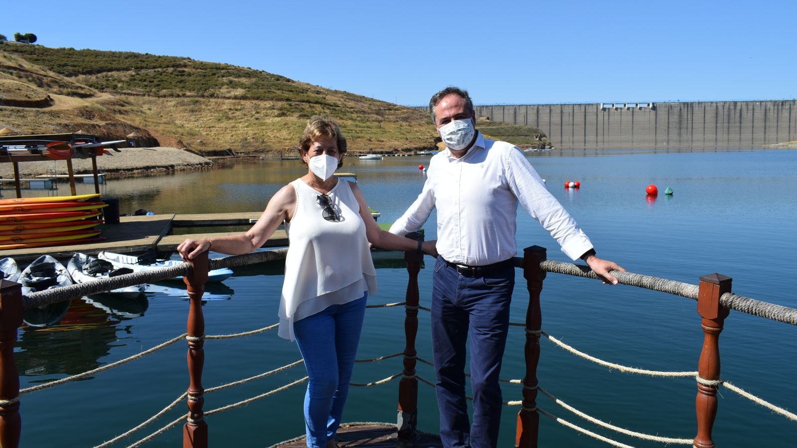 Sierra Luque y Ángel Pimentel, en la playa de La Breña.