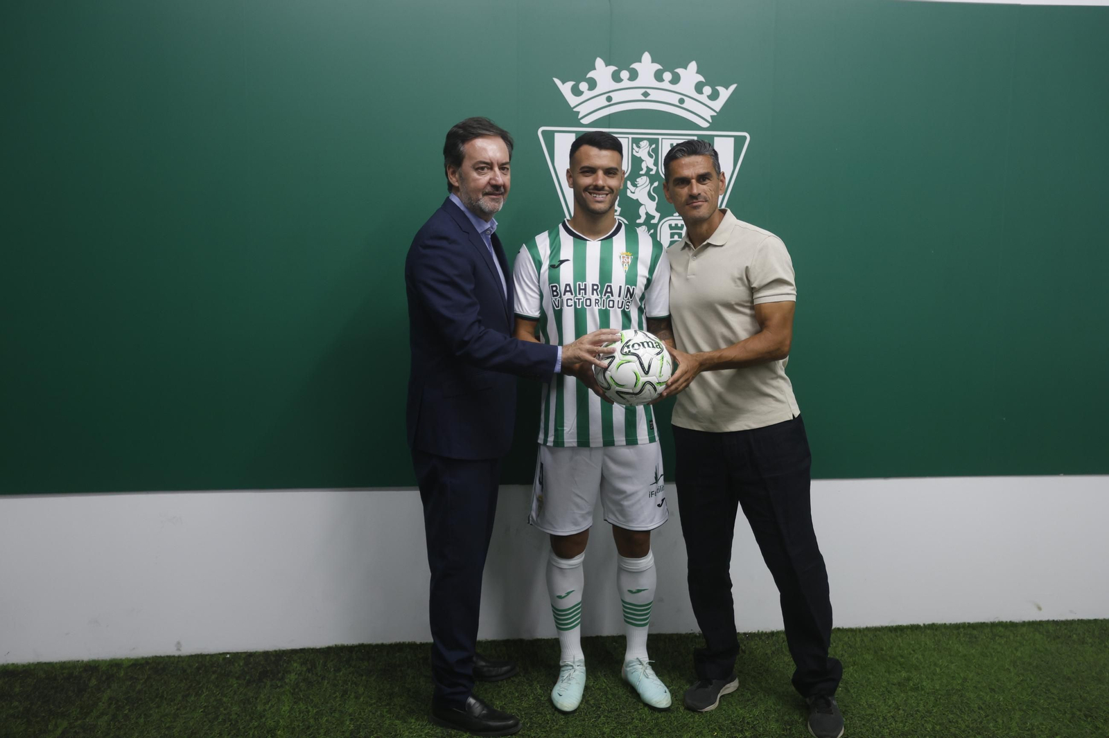 Las mejores fotos de la presentación de Fomeyem, Álex Martín e Iker Álvarez como jugadores del Córdoba CF