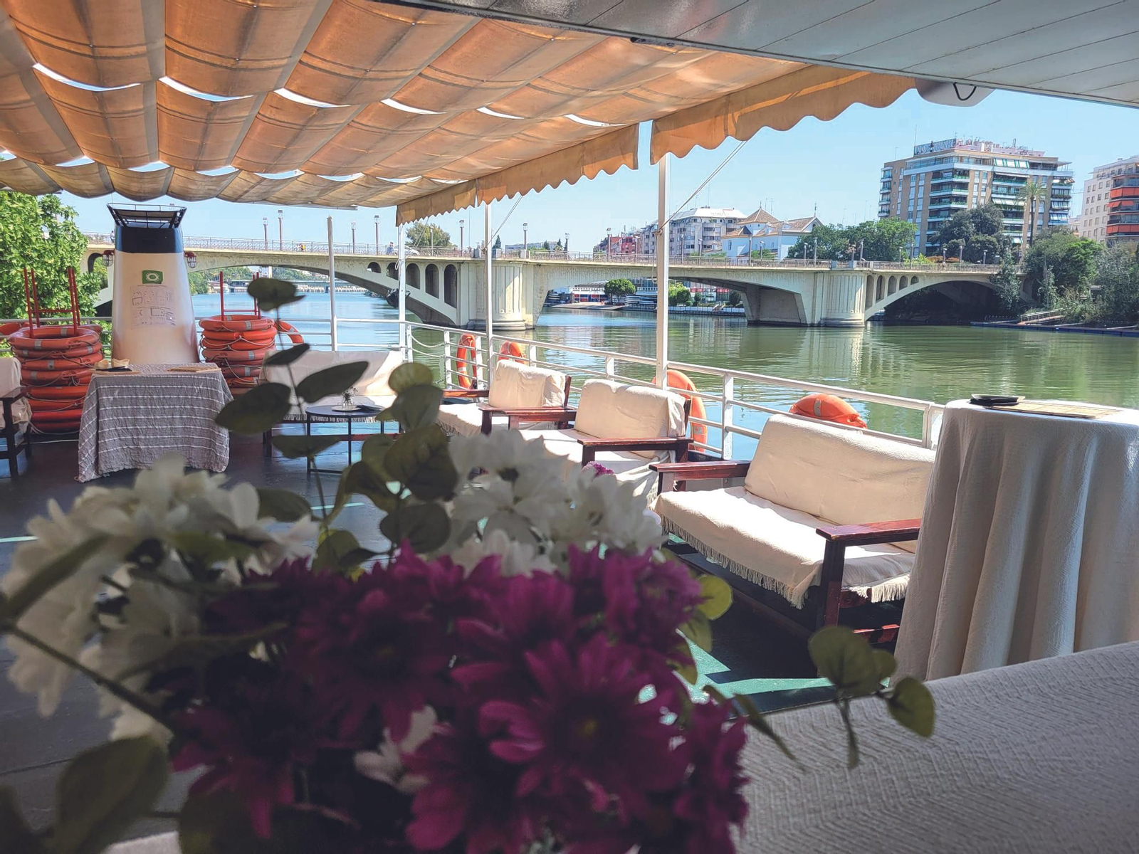 Celebra tus cenas de empresa con Cruceros Torre del Oro