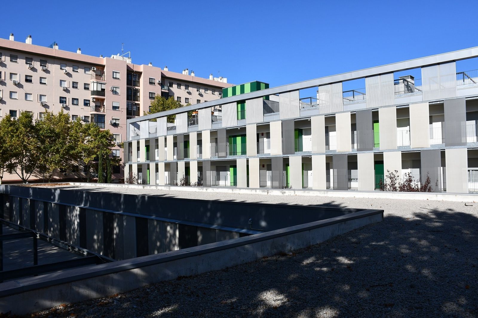 El edificio RUE 32, ubicado entre las calles Flor de Azalea y Flor de Papel en Sevilla Este.