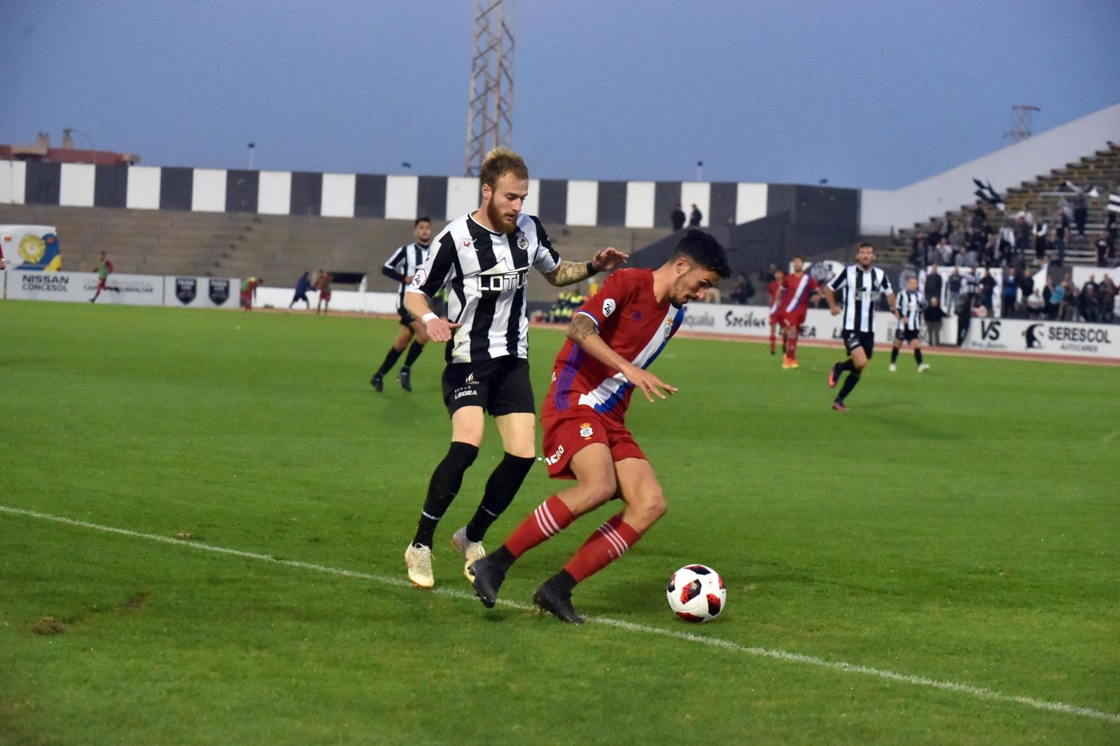 El Recreativo, durante su visita a la Balona en la primera vuelta.