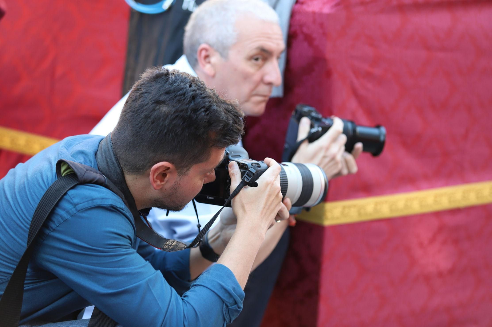 Ambiente  para recibir a la Legión en las calles de Huelva