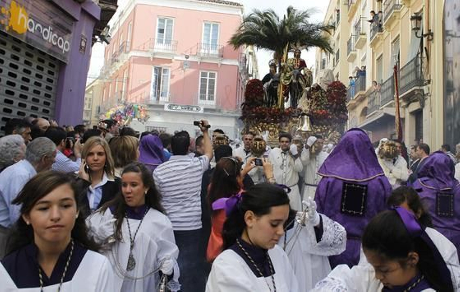 El buen tiempo acompaña a las procesiones en este primer día de Semana Santa

Foto: Sergio Camacho