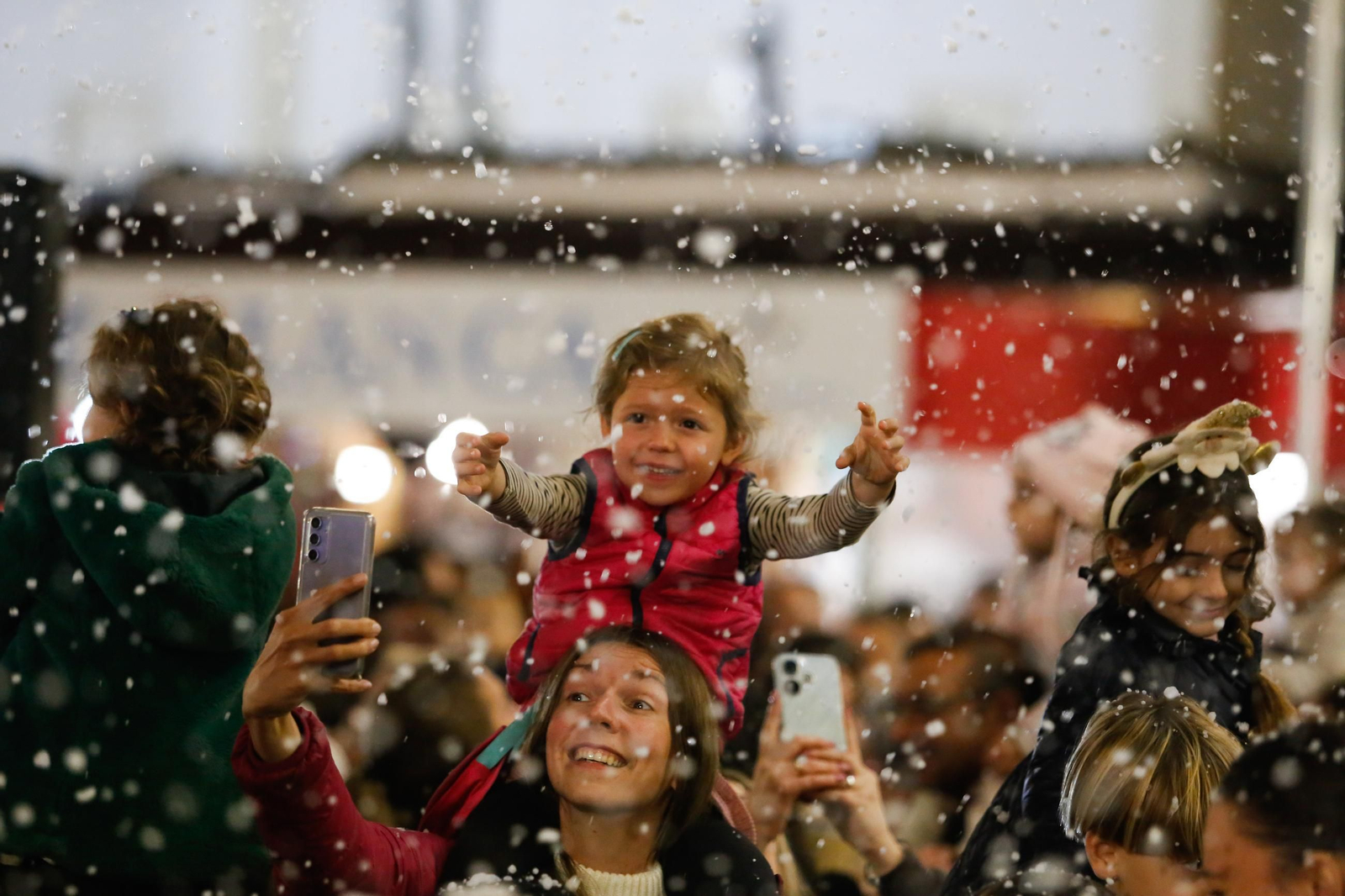 Las fotografías del encendido del alumbrado de Navidad en San Roque