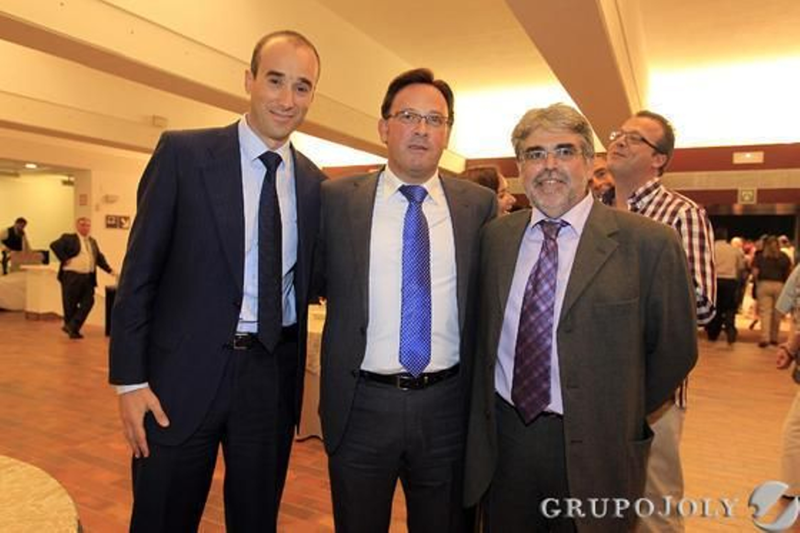 Sebastián Fernández y José Luzón, junto con Rafael Gil Bracero, alcalde de Pulianas y presidente de la Asociación para la Recuperación de la Memoria Histórica.

Foto: Pepe Villoslada-Lucia Rivas