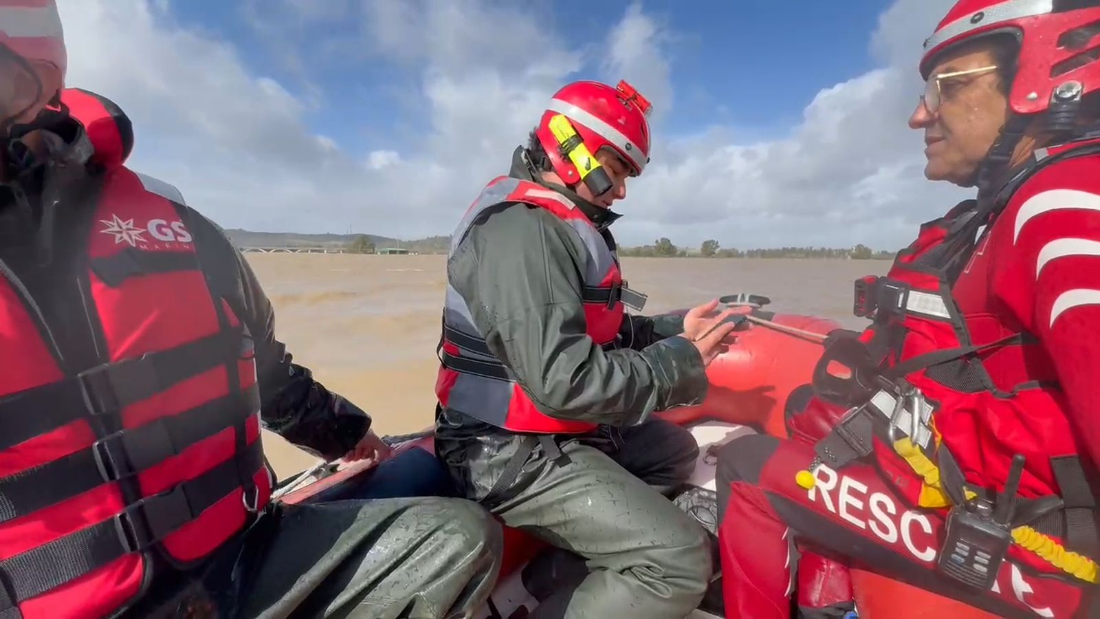 La Cruz Roja auxilia a una cuadra aislada