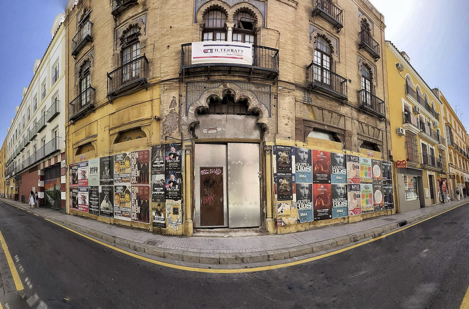 Desde hace unos días hay operarios trabajando en el interior del edificio declarado Bien de Interés Cultural (BIC).