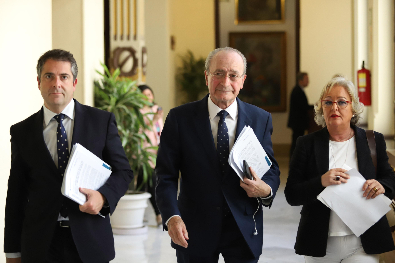 De la Torre, este viernes, junto a Carlos Conde y Teresa Porras.