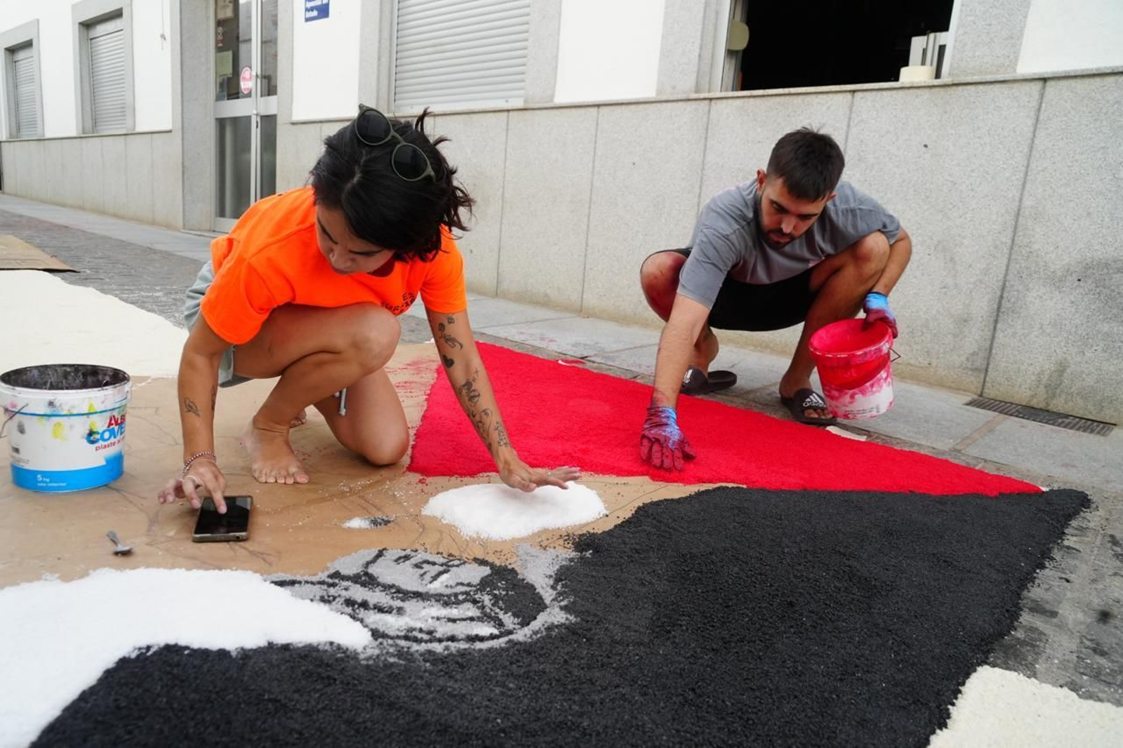 Alfombras de colores por San Roque en Dos Torres