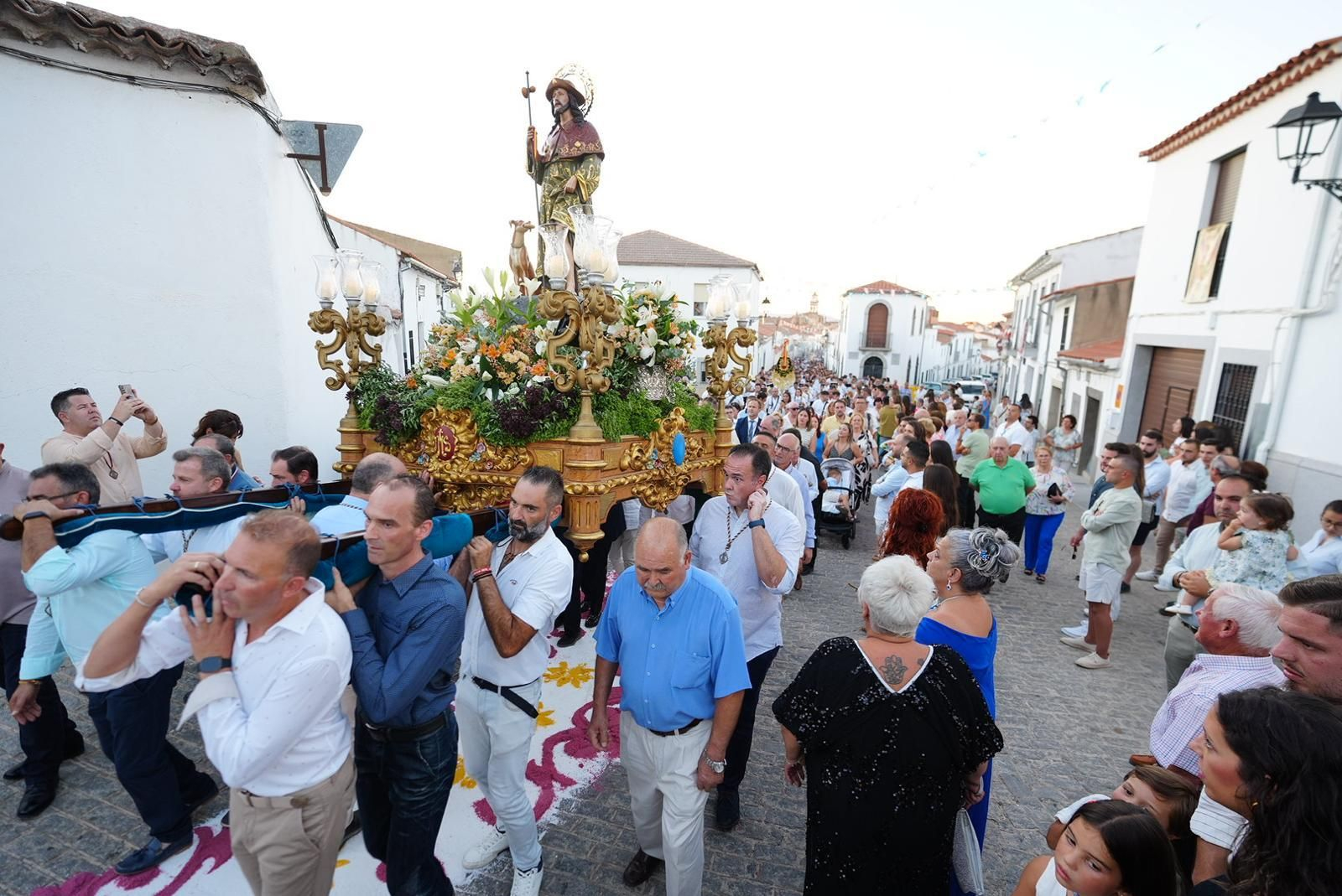 La procesión de San Roque en Dos Torres