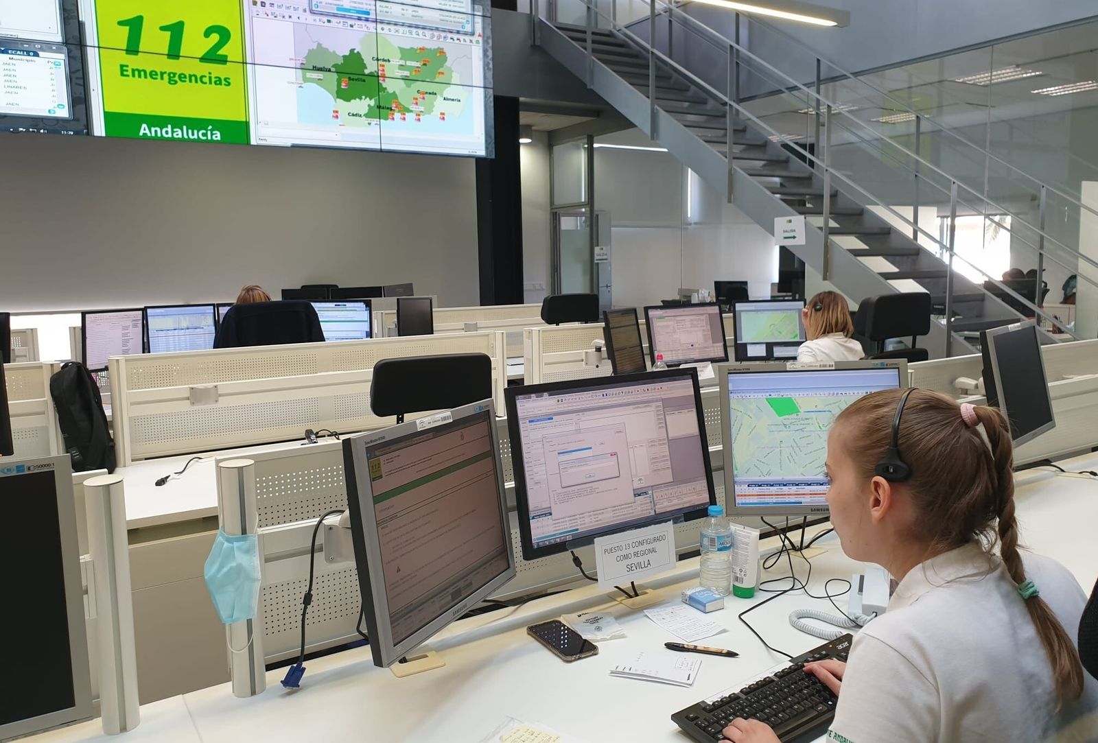 Sala de recepción de avisos del 112 Andalucía.