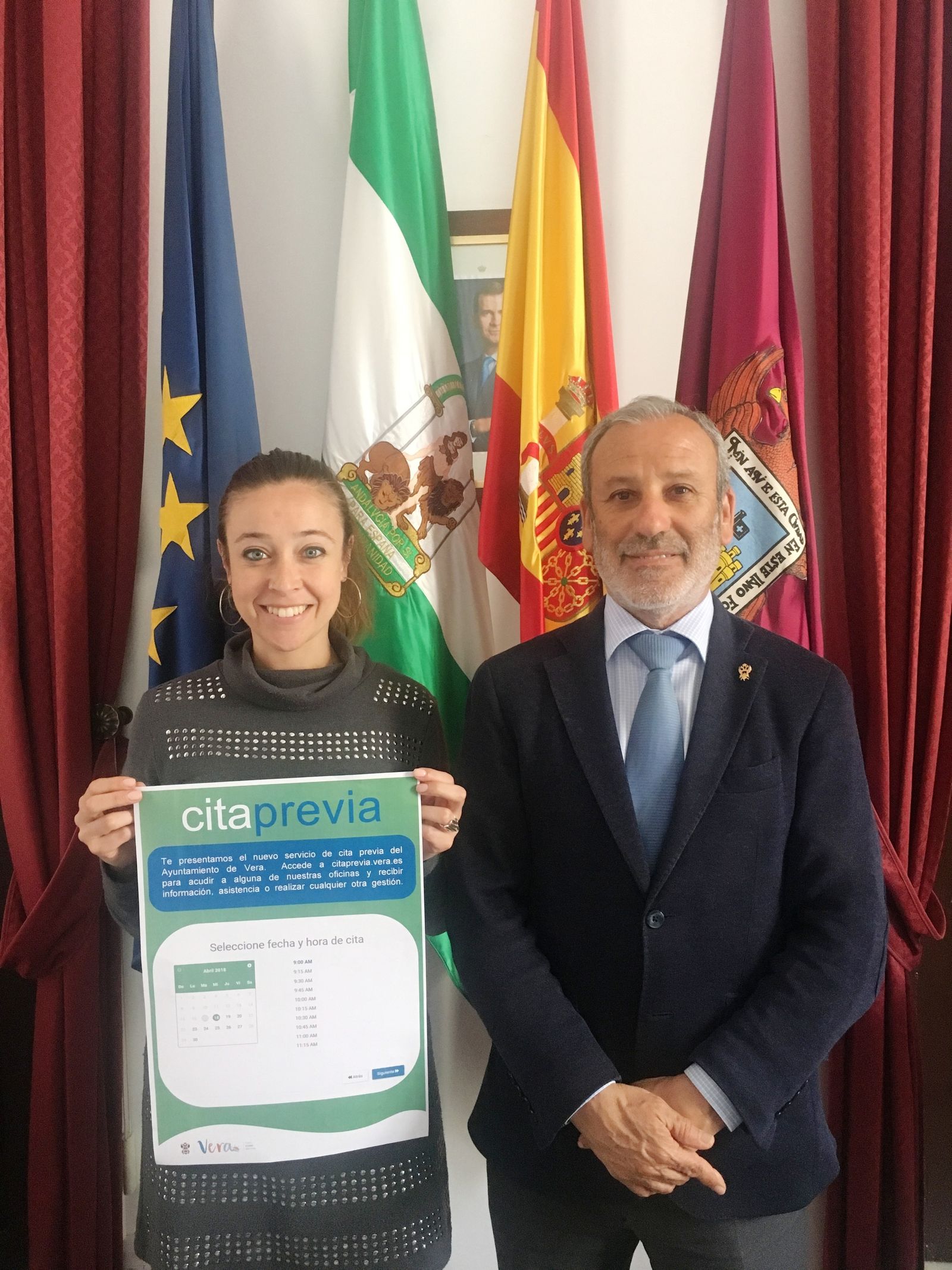 El alcalde de Vera y las concejal de Nuevas Tecnologías