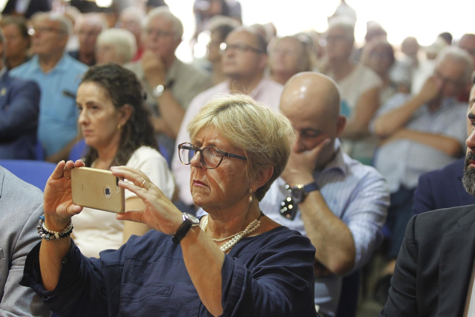 Fotogalería reunión Presidente Junta Andalucía, Juanma Moreno, con dueños viviendas irregulares del Almanzora