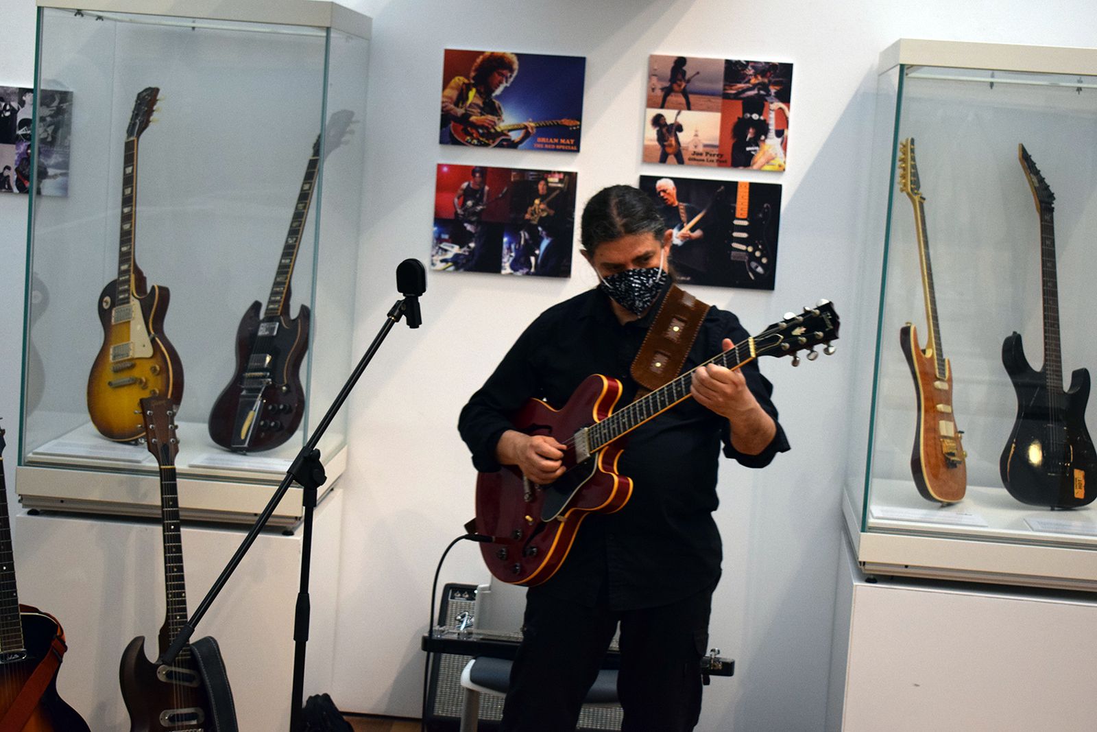 Liborio López durante la sesión de virtuosismo que ofreció en el Museo de la Guitarra.