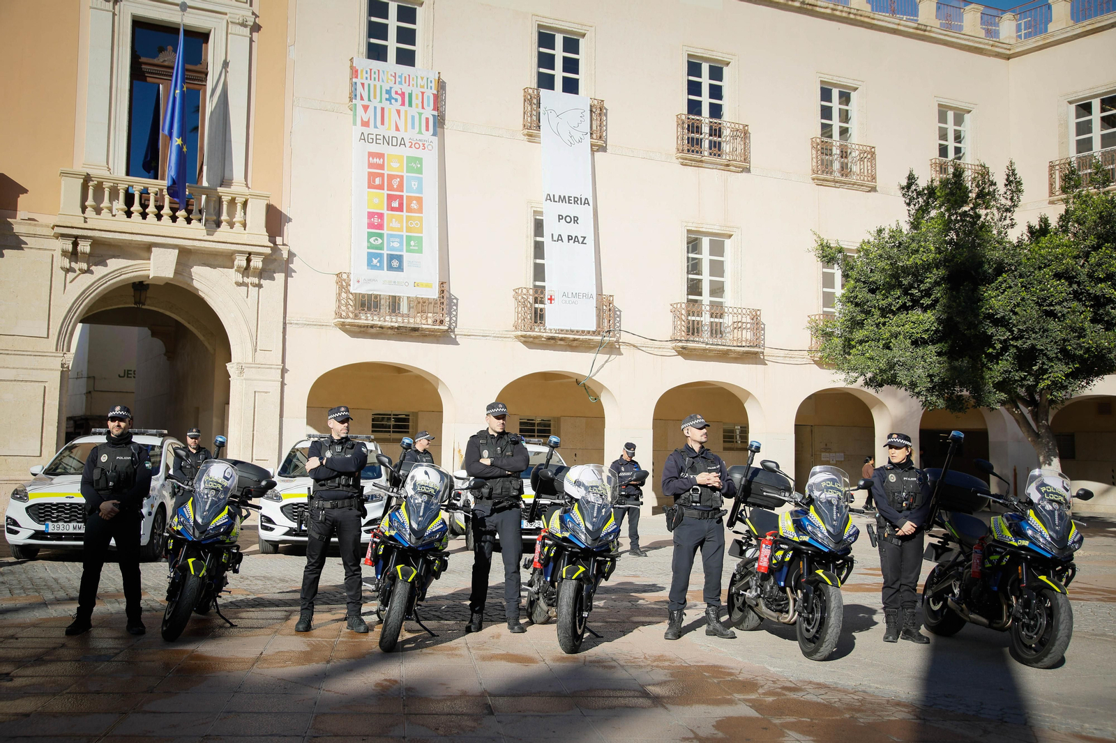 Presentación vehículos y motos policía local en imágenes