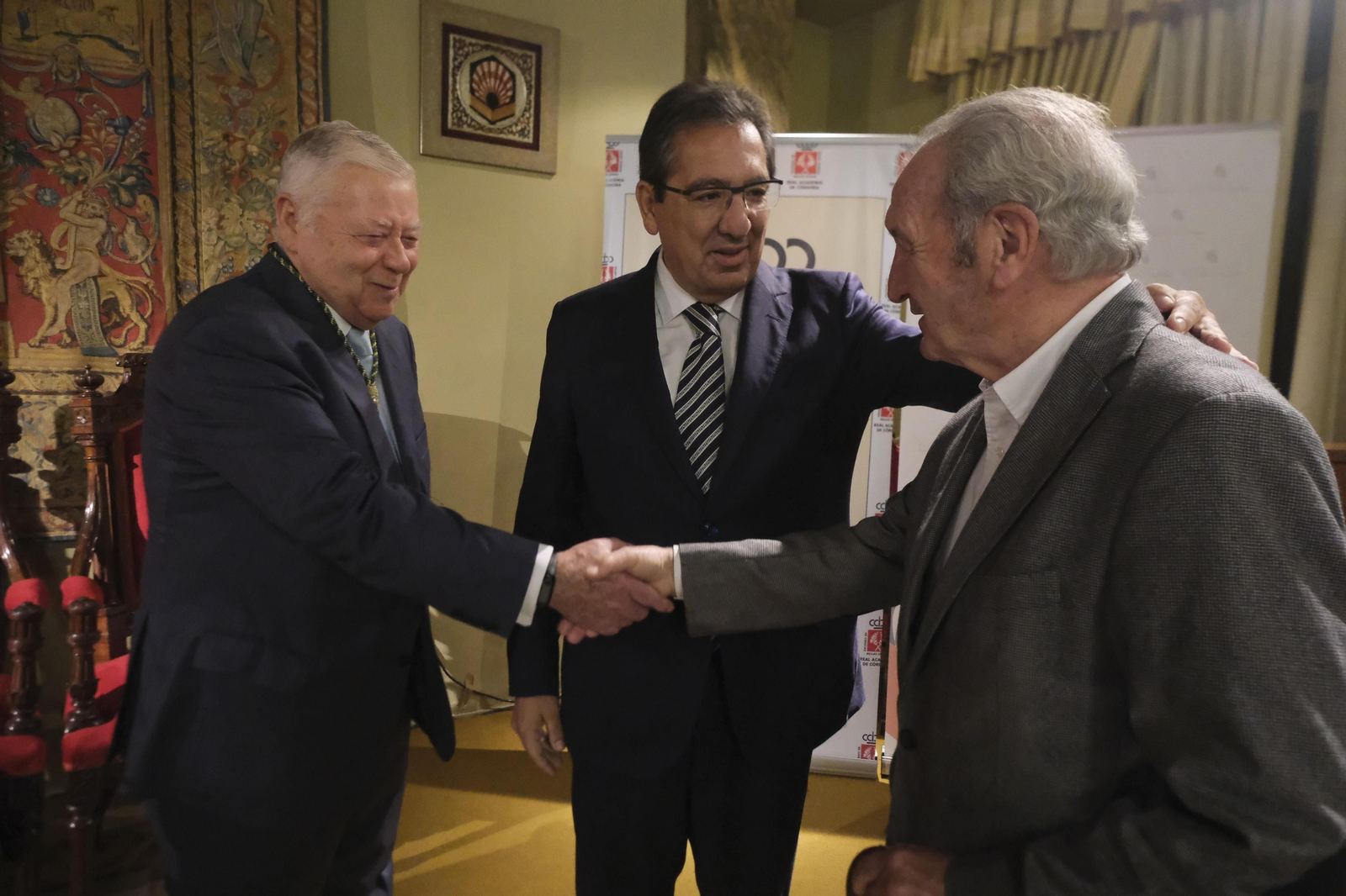 El ingreso del presidente de la Fundación Cajasol, Antonio Pulido, en la Real Academia de Córdoba, en imágenes