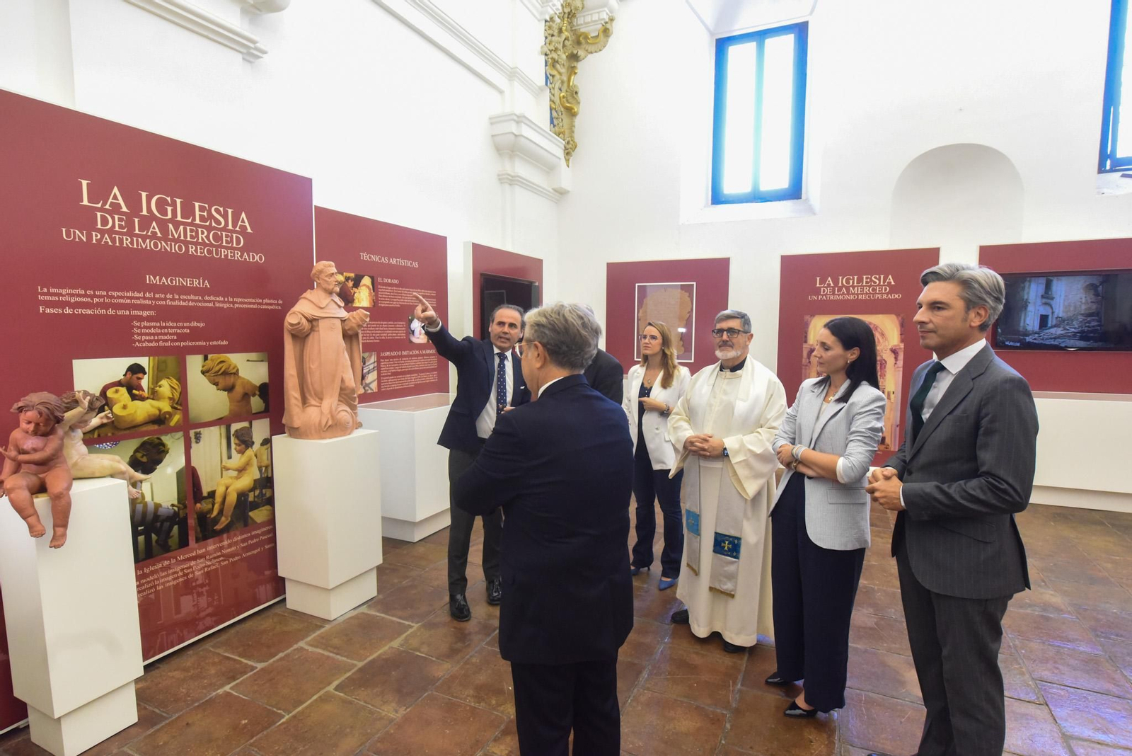 La bendición del retablo de la iglesia de la Merced de Córdoba tras su recuperación, en imágenes
