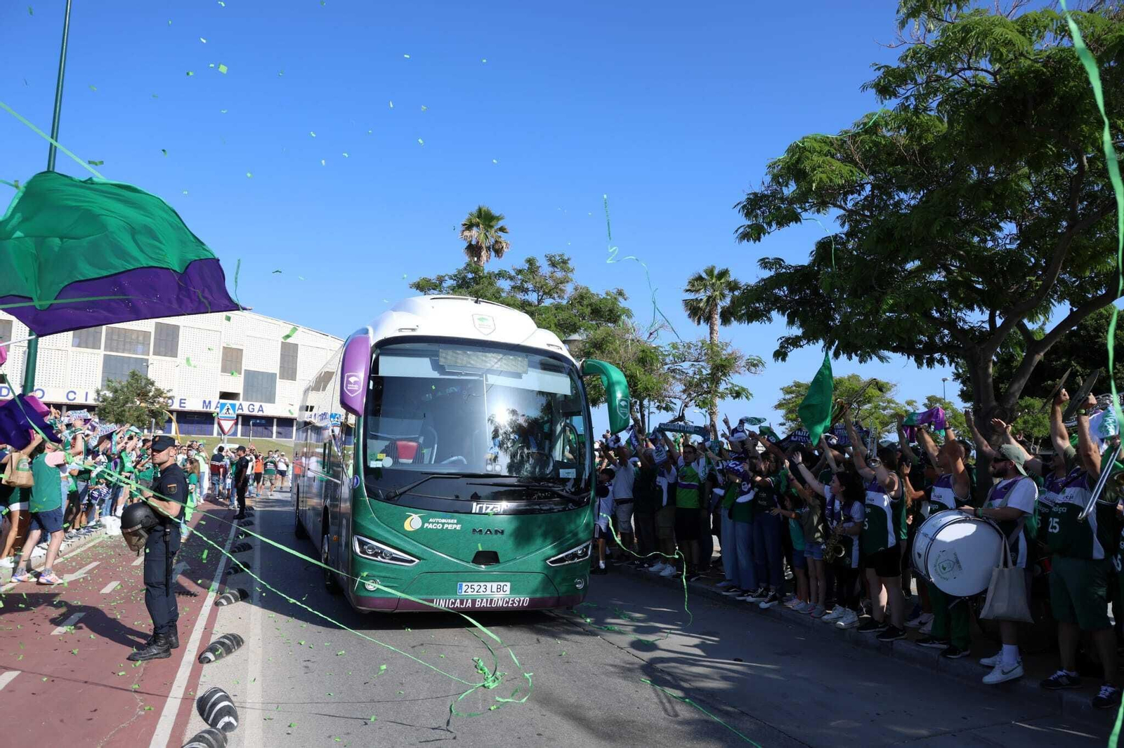 Recibimiento al Unicaja antes de las semifinales de la BCL, en fotos