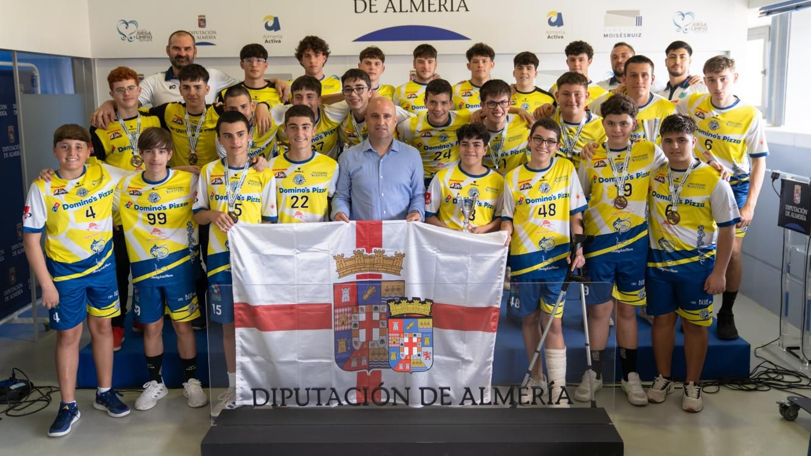Los integrantes del Bahía Almería Balonmano, listos para afrontar la cita nacional.