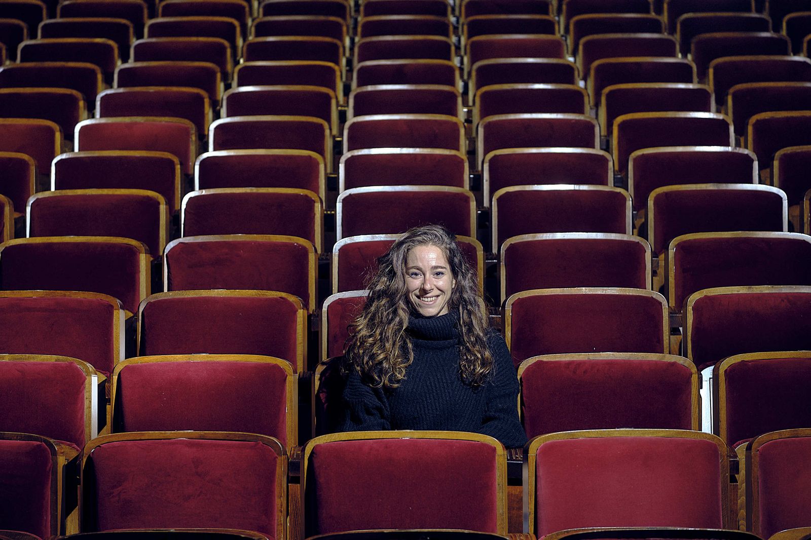 La concejala de Fiestas, María Romay, durante la entrevista con este diario, que se llevó a cabo el pasado martes en el patio de butacas del Gran Teatro Falla.