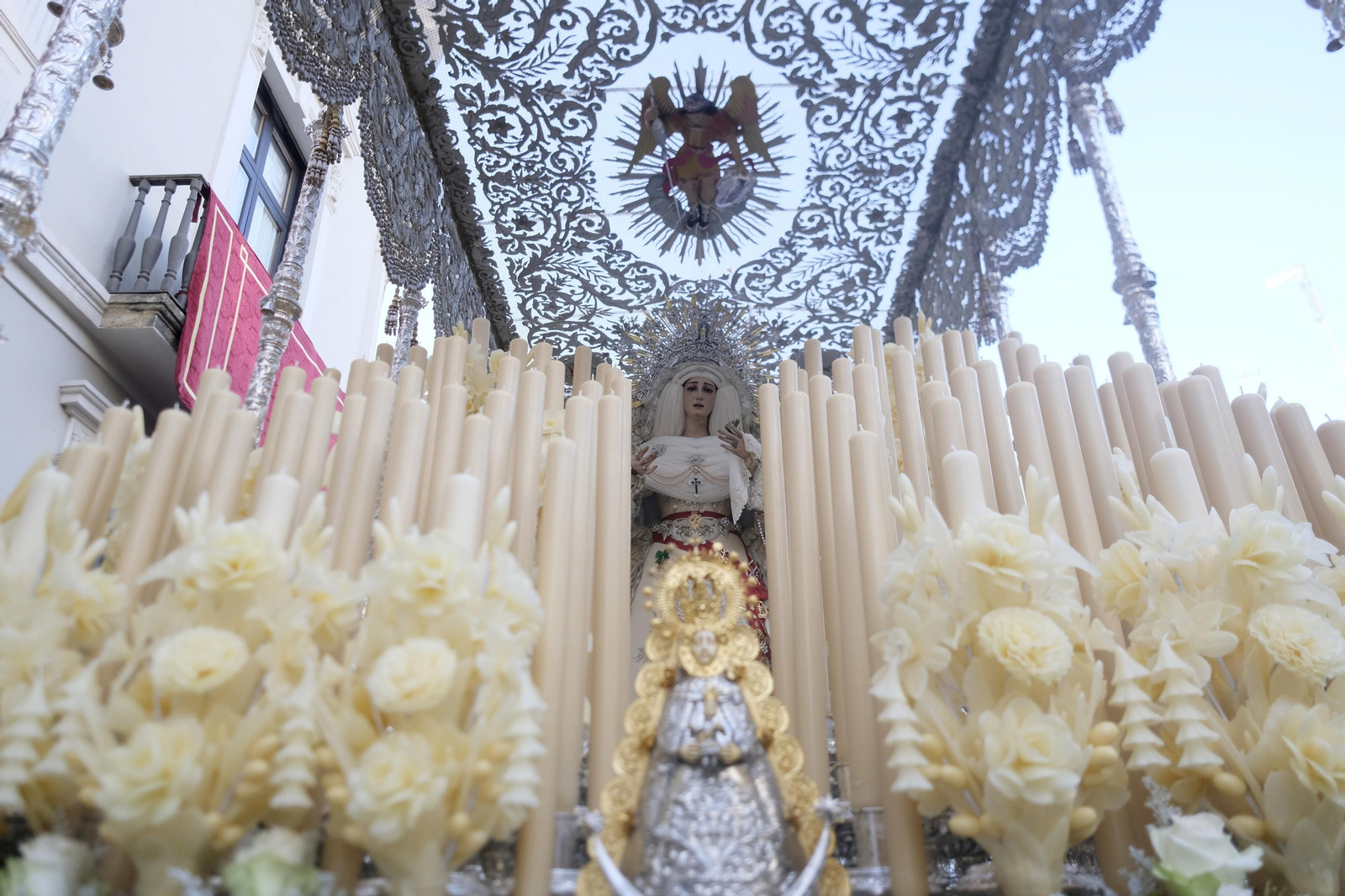 La Virgen de la Paz y Esperanza, durante su traslado a la Catedral.