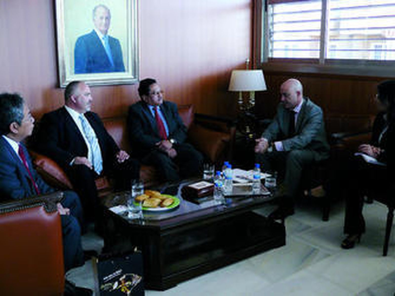 Reunión del embajador de Indonesia, Slamet Santoso, y el presidente de la Cámara, Diego Martínez.