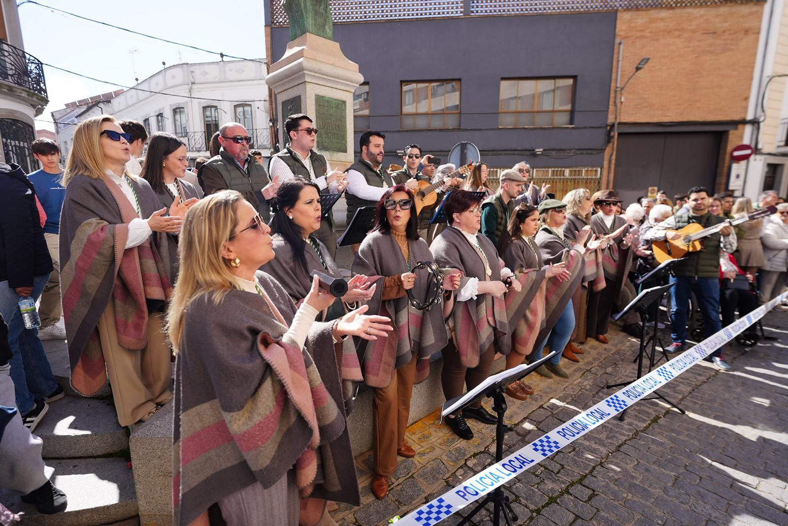 Bailes tradicionales y despedida del carro Virgen de Luna