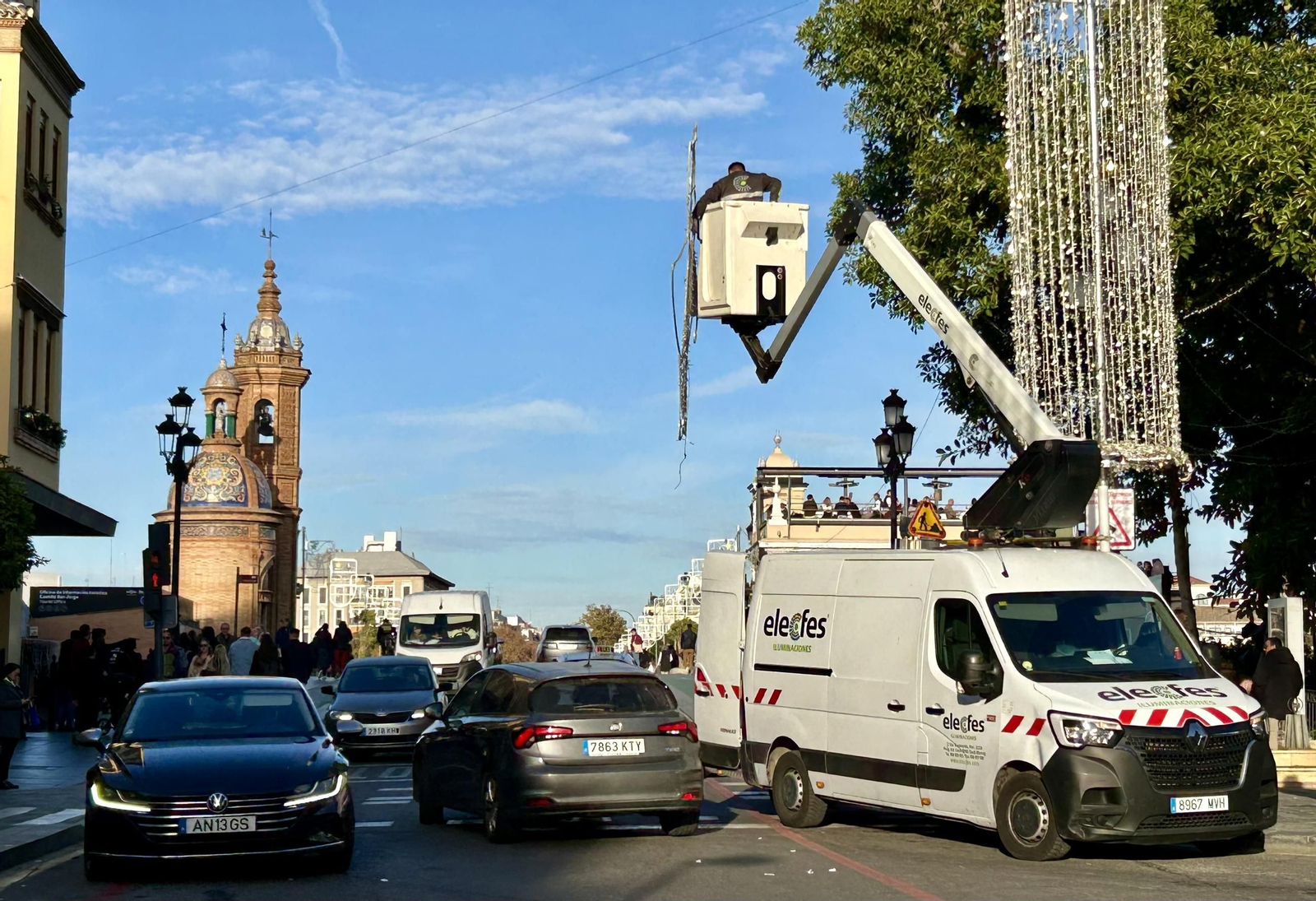 Desmontaje de las luces del Altozano por segunda vez