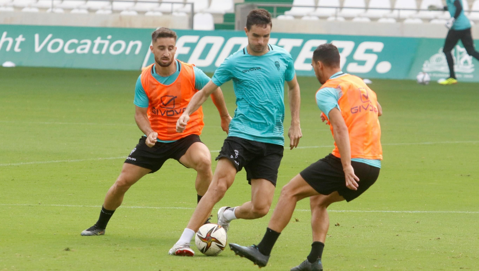 La plantilla del Córdoba CF 21-22, uno a uno