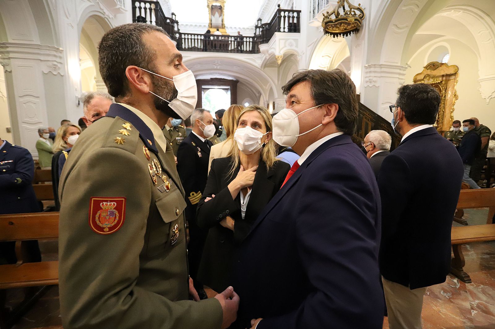 Imágenes de la ofrenda de la Guardia Real a la Virgen de la Cinta en la Catedral