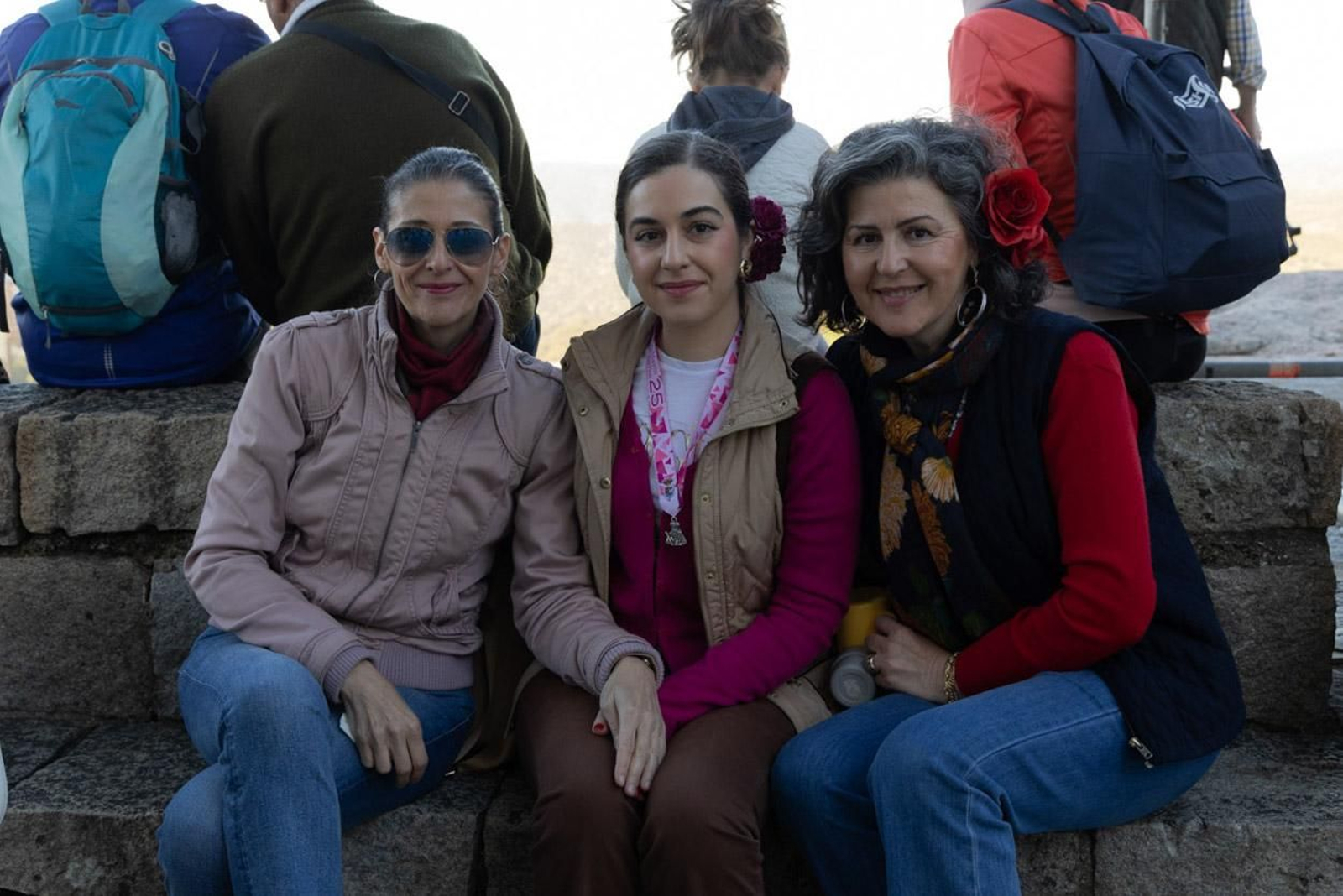 Miles de romeros acuden al encuentro de la Virgen de la Cabeza en su romería