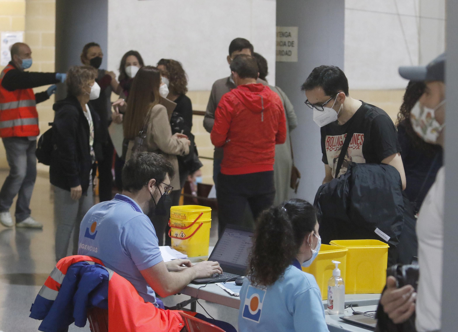 Las fotos de la vacunación contra el coronavirus en Vista Alegre a los profesores de Córdoba