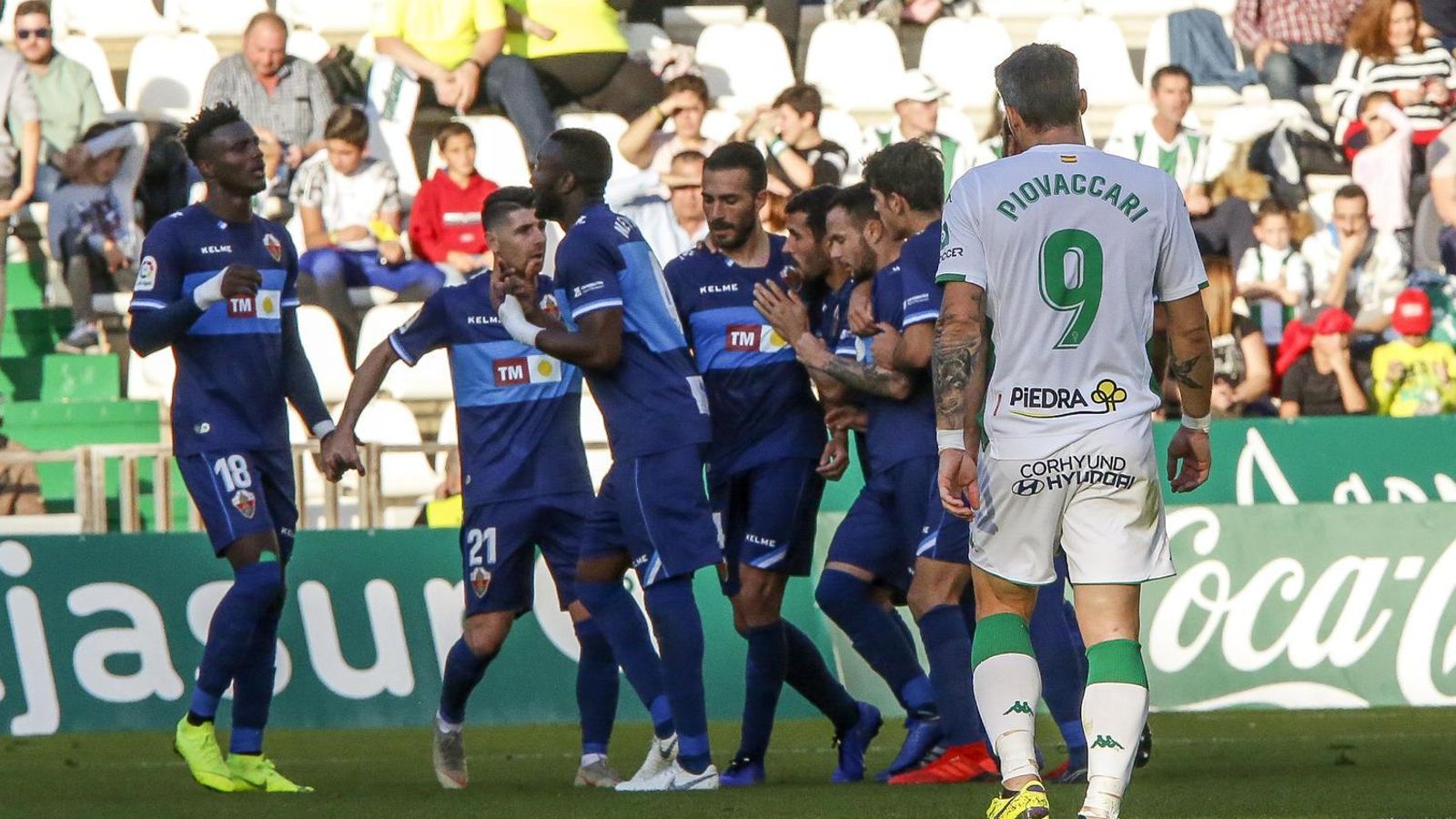 El Elche celebra su gol en El Arcángel.