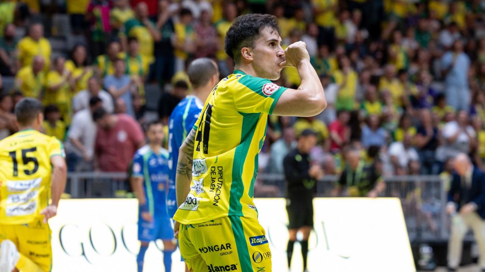 Mati Rosa celebra un gol.