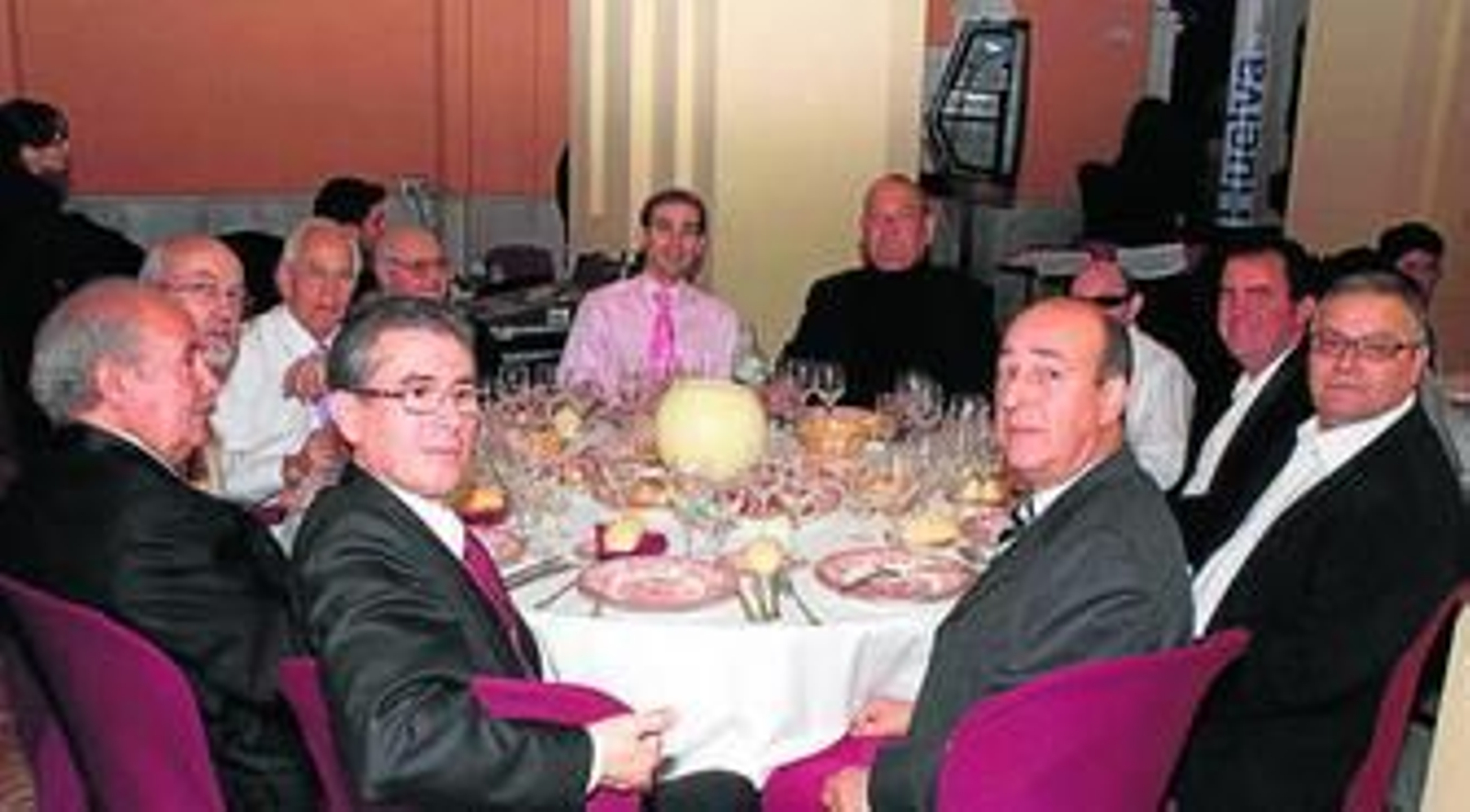 Luis Albillo, María del Carmen Mora, Pedro Díaz del Arco y Pedro Díaz Bellido. Detrás, María Rosa del Arco, Angel María Díaz Bellido, María del Carmen Rodríguez y María Díaz Rodríguez.