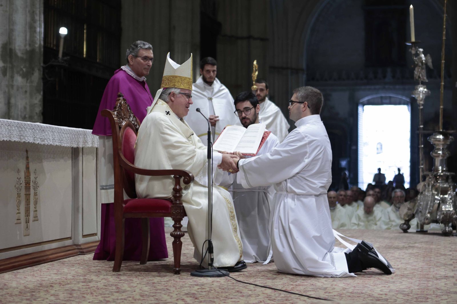 La ceremonia de ordenación conjunta de diáconos y sacerdotes en imágenes